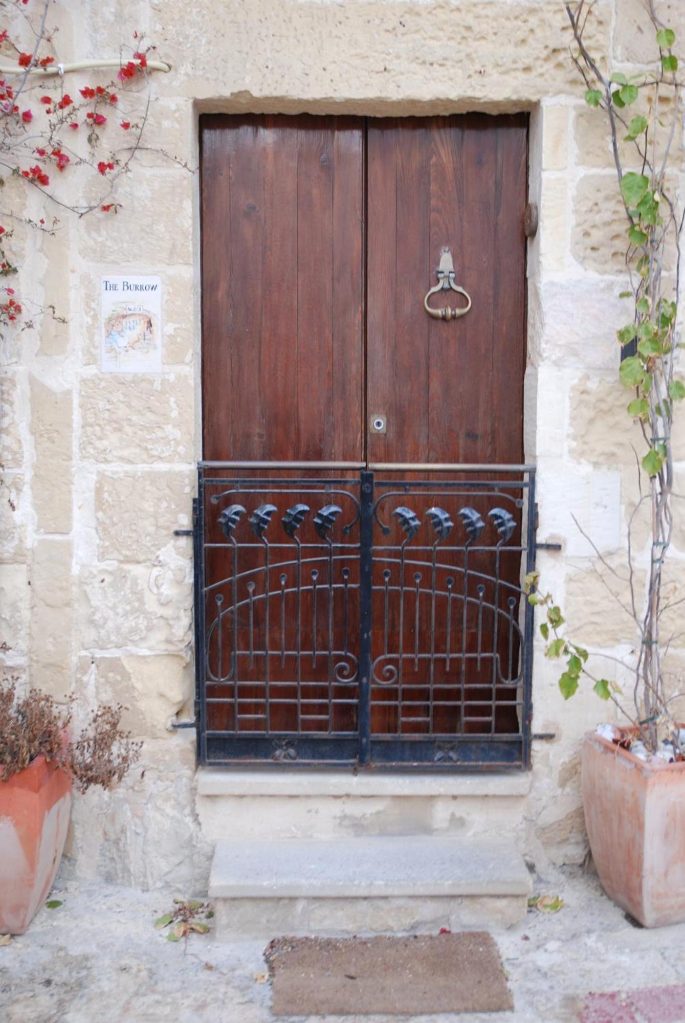 The Burrow Guest House Tarxien Buitenkant foto