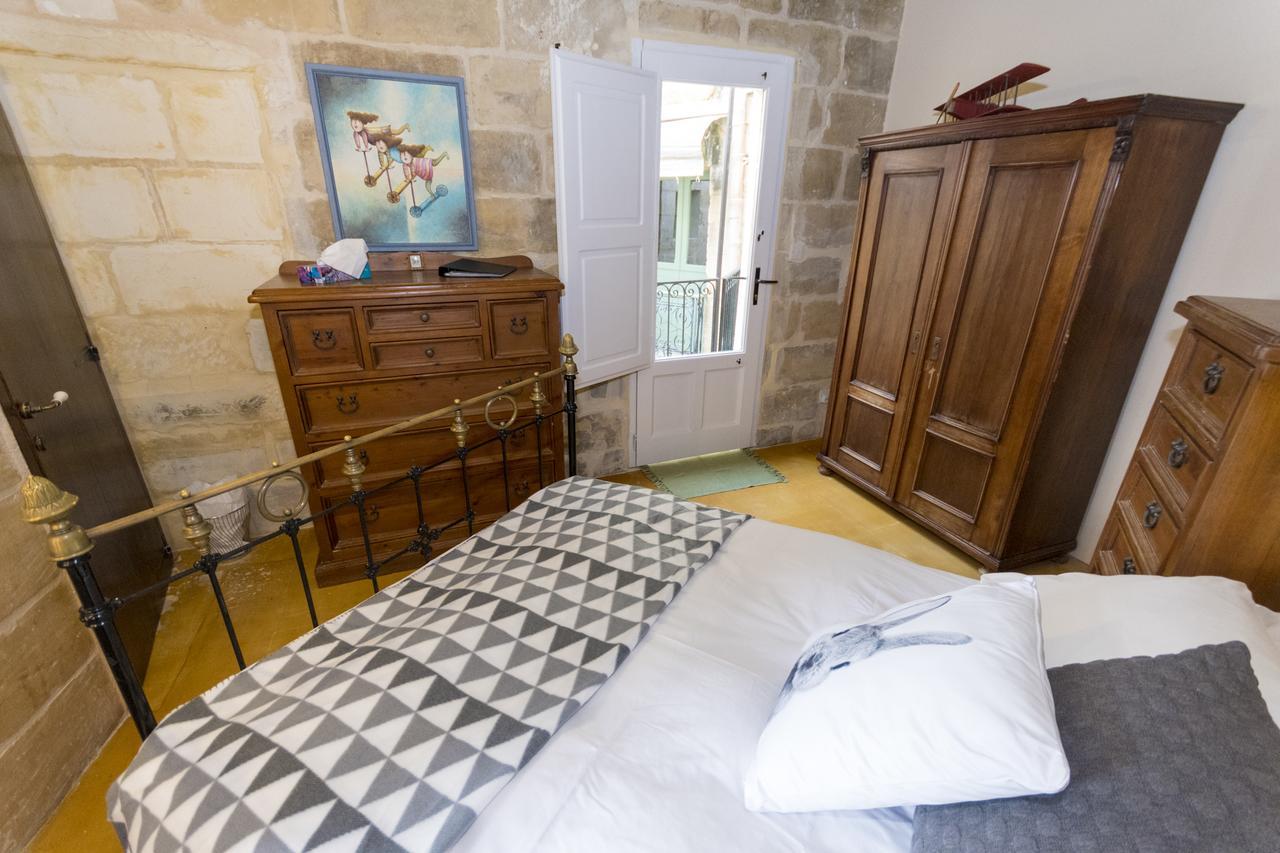 The Burrow Guest House Tarxien Buitenkant foto