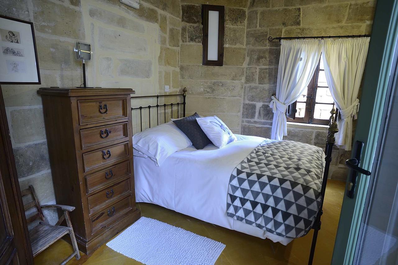 The Burrow Guest House Tarxien Buitenkant foto